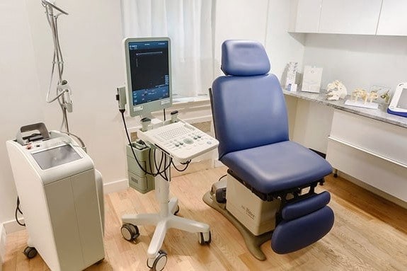 Knee and Back Pain Treatment Clinic - New Jersey If you’re looking for the best pain treatment manhattan, then we’ll help. Our board certified Harvard doctors have the latest treatments that avoid surgery.