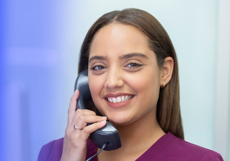 woman-on-the-phone-mobil