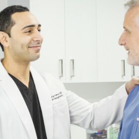 How do patients know what kind of doctor for shoulder pain is recommended? At Pain Treatment Specialists, our team suggests meeting with an interventional pain doctor for shoulder pain treatment. This type of doctor does not utilize surgery as a treatment option, and focuses on eliminating shoulder pain caused by a torn rotator cuff, osteoarthritis, or pulled muscles. 