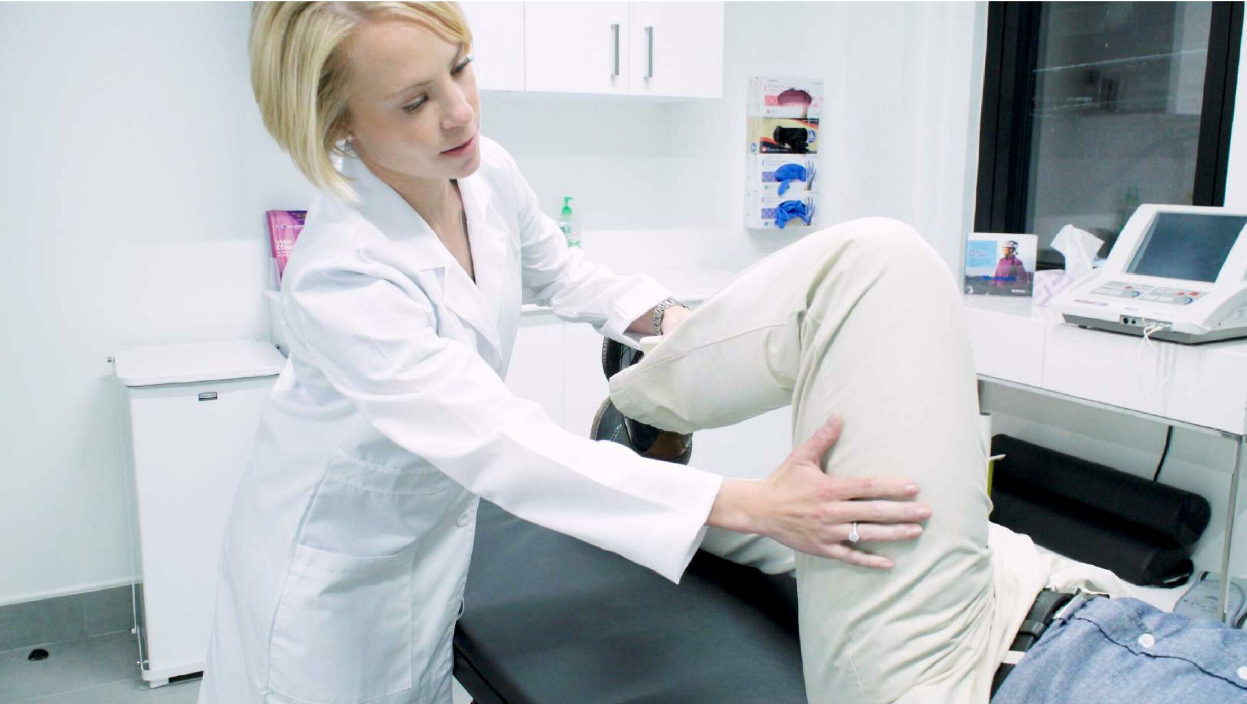 If you suffer from chronic back pain caused by herniated discs, sciatica, or spinal stenosis, where can you turn for back pain relief? At Pain Treatment Specialists, the best back doctors in Manhattan, our team of Harvard trained pain specialists use minimally invasive back pain treatments that return patients to a pain free life with minimal recovery time.